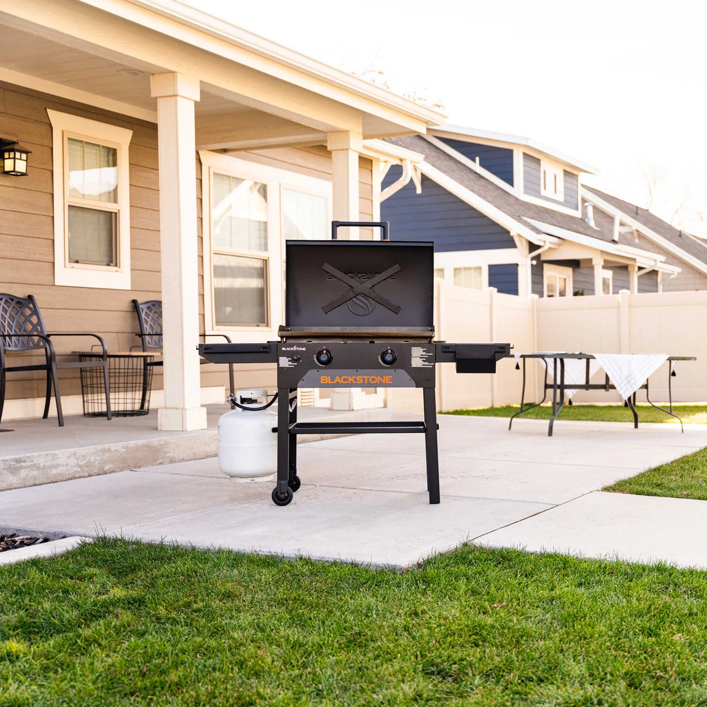 Grătar tip plită pe gaz Blackstone 28” Omnivore, cu capac