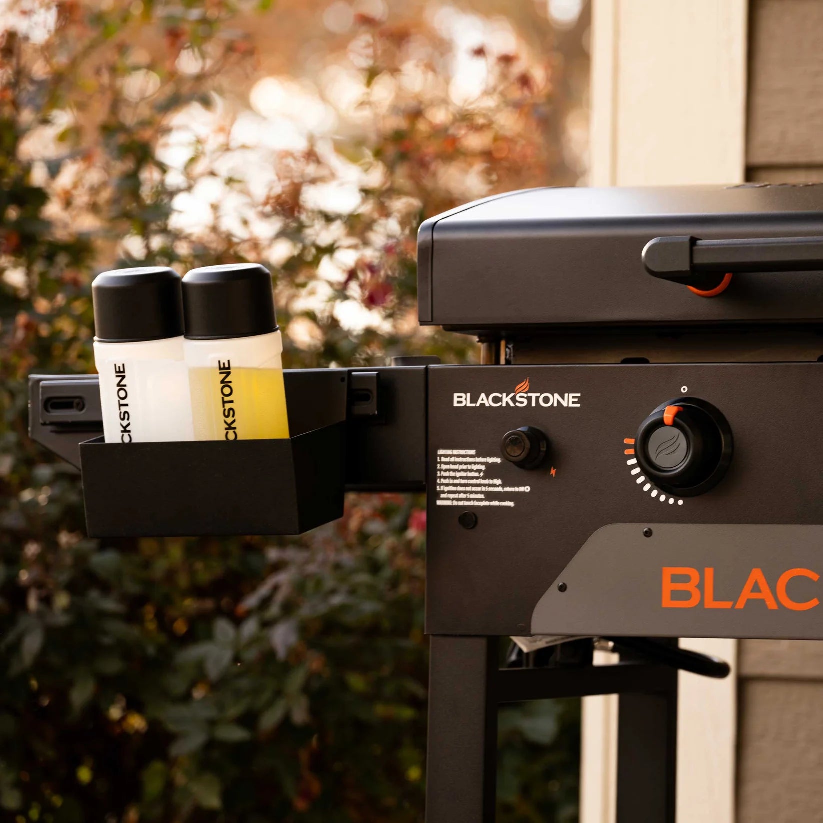 Grătar tip plită pe gaz Blackstone 28” Omnivore, cu capac